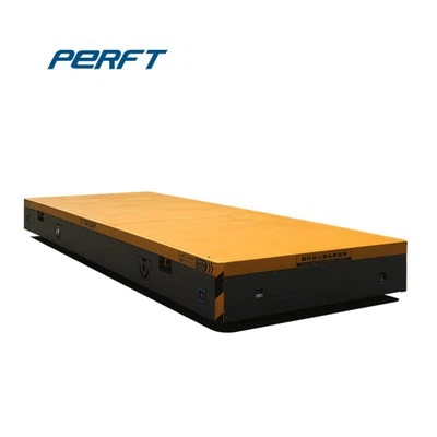 Stroj Nesoucí Nákladní Vozík Železniční Valník Pro Přepravu