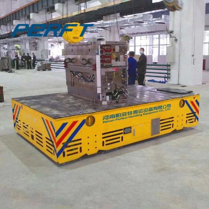 Dílenský vozík na přenášení forem